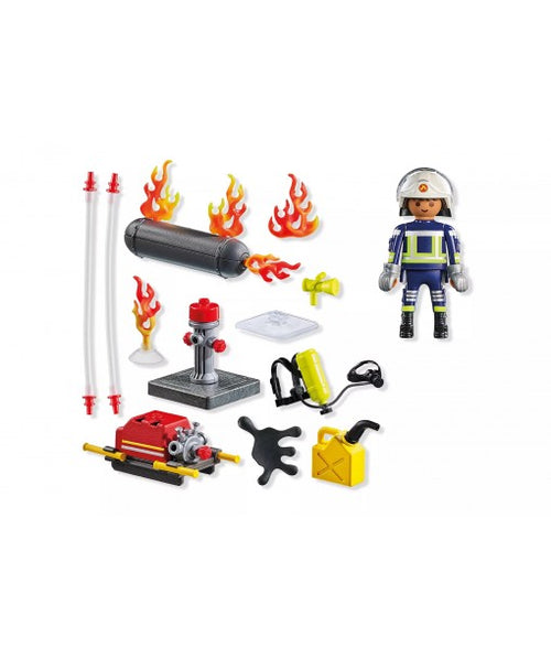Action heroes - Pompier avec pompe à eau et réservoir enflammé